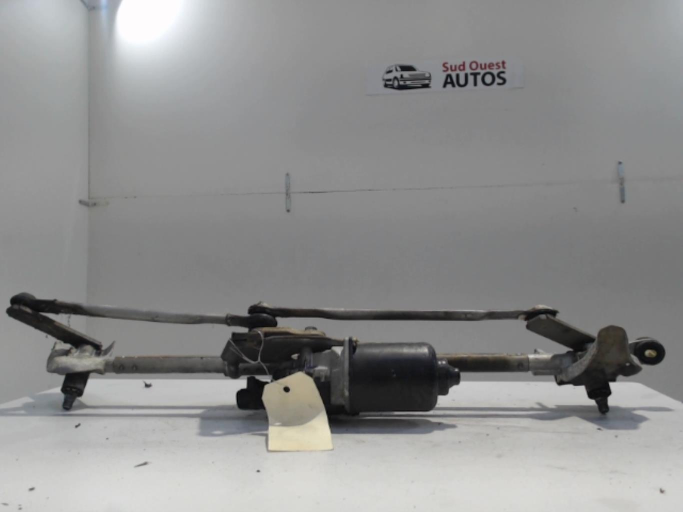 Moteur essuie glace avant