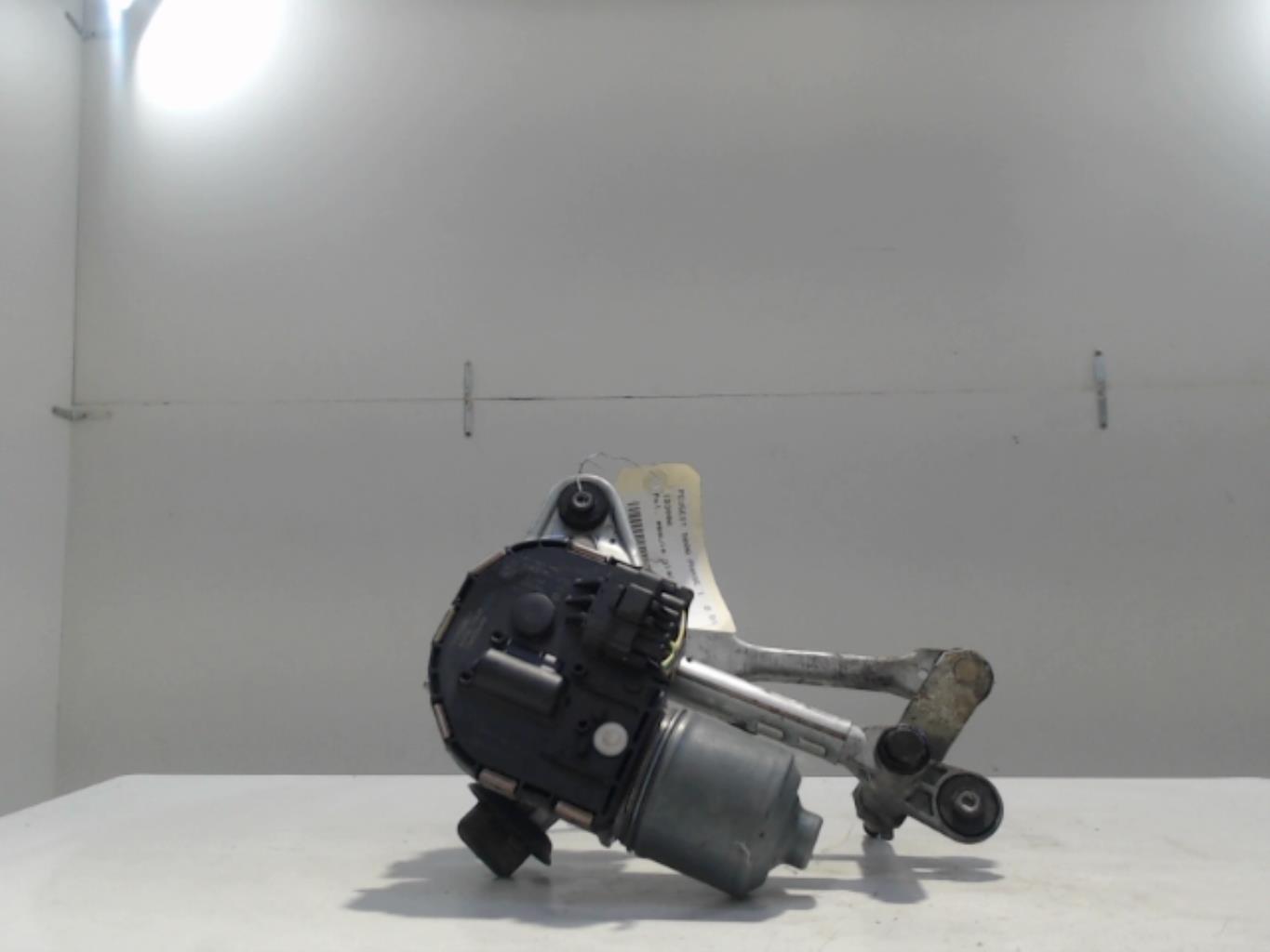 Moteur essuie glace avant droit
