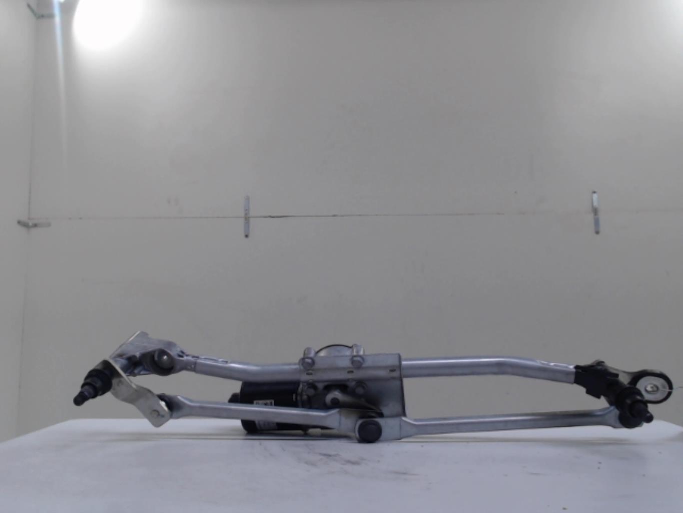 Moteur essuie glace avant