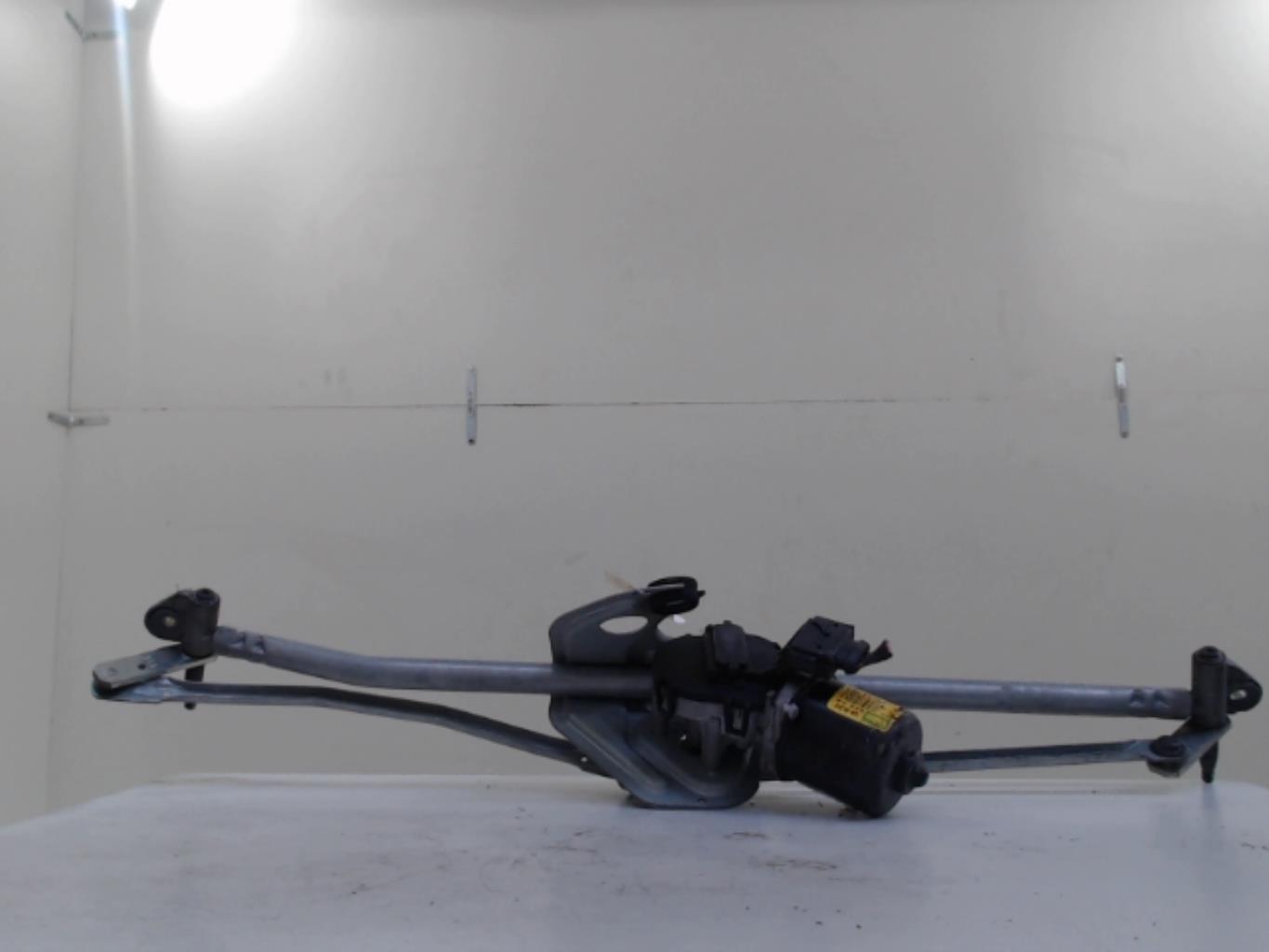 Moteur essuie glace avant