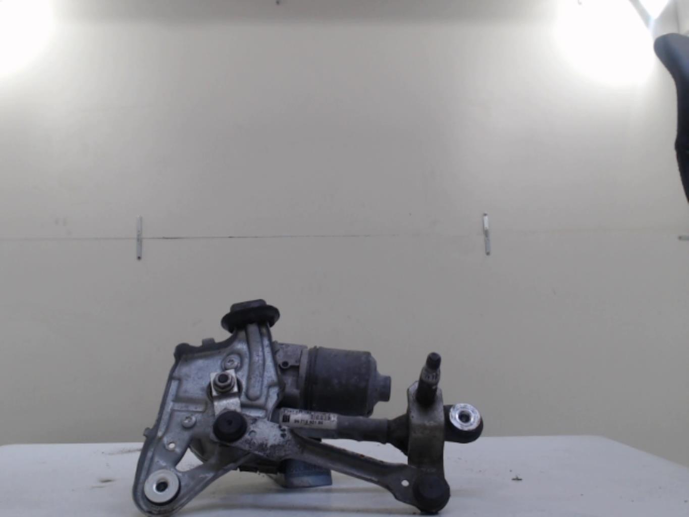 Moteur essuie glace avant gauche