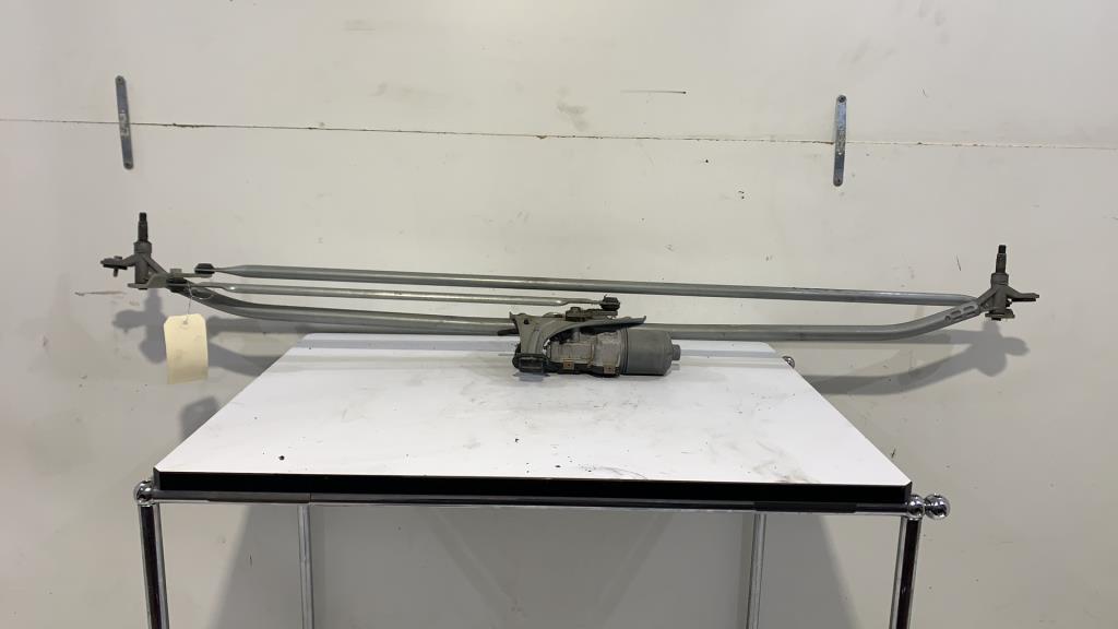 Moteur essuie glace avant