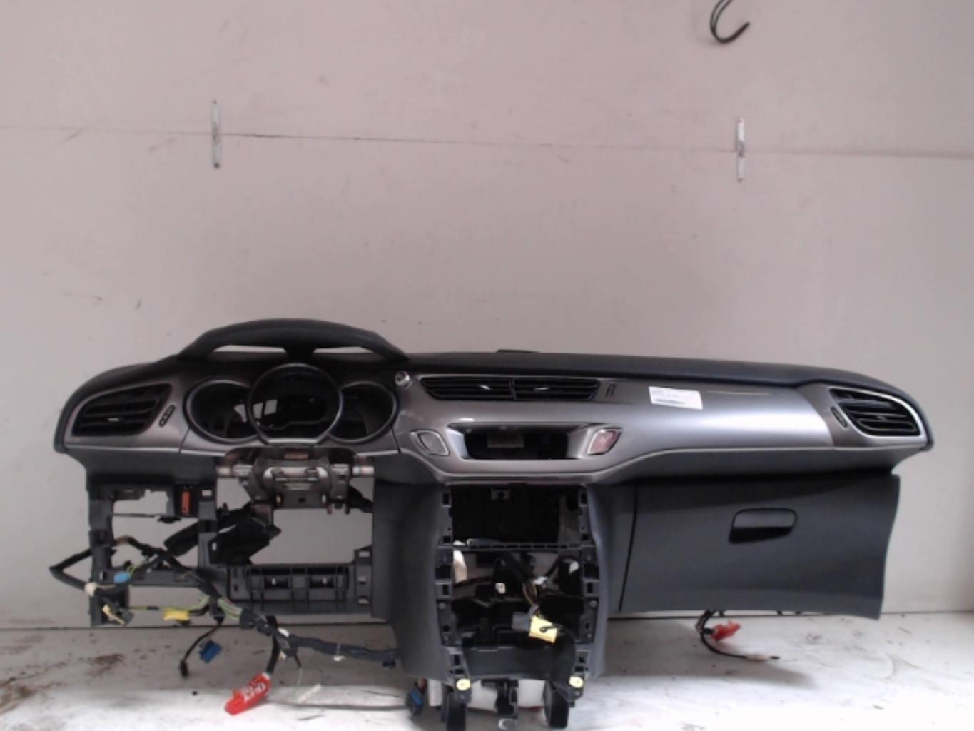Planche de bord complete CITROEN C3 2 PHASE 1 Essence - 1