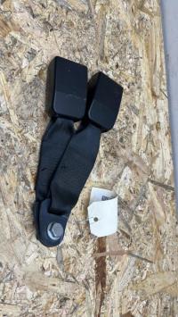 Attache ceinture arriere droit