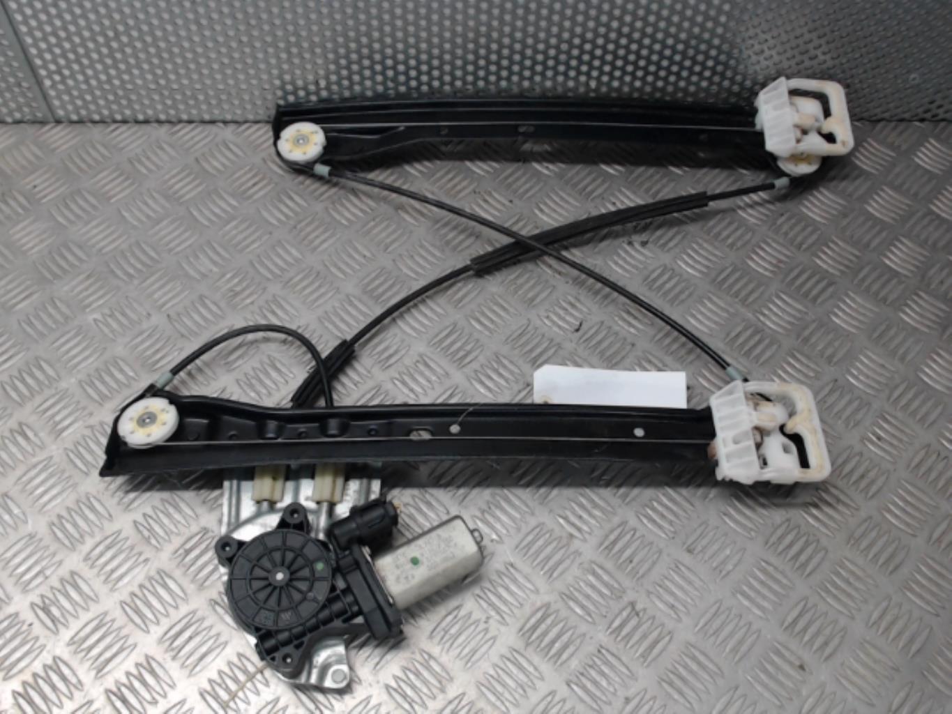 Leve vitre electrique avant droit