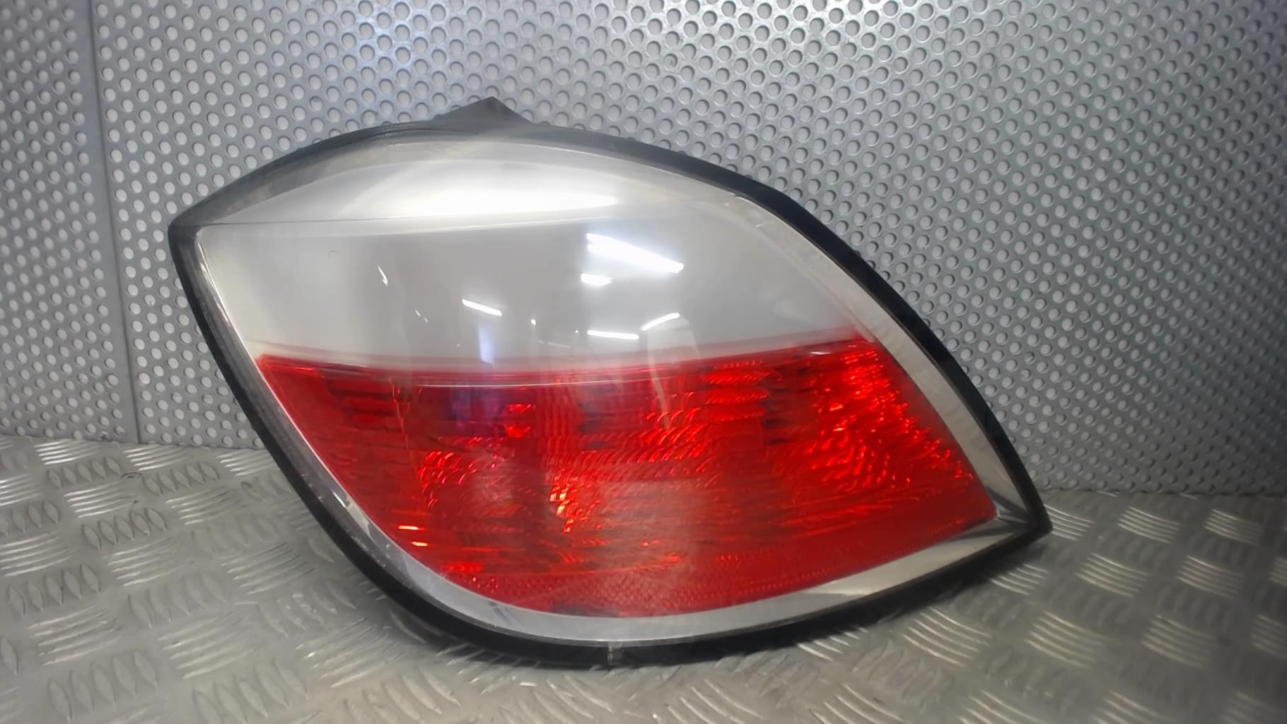 Fanale posteriore principale sinistro (luci)