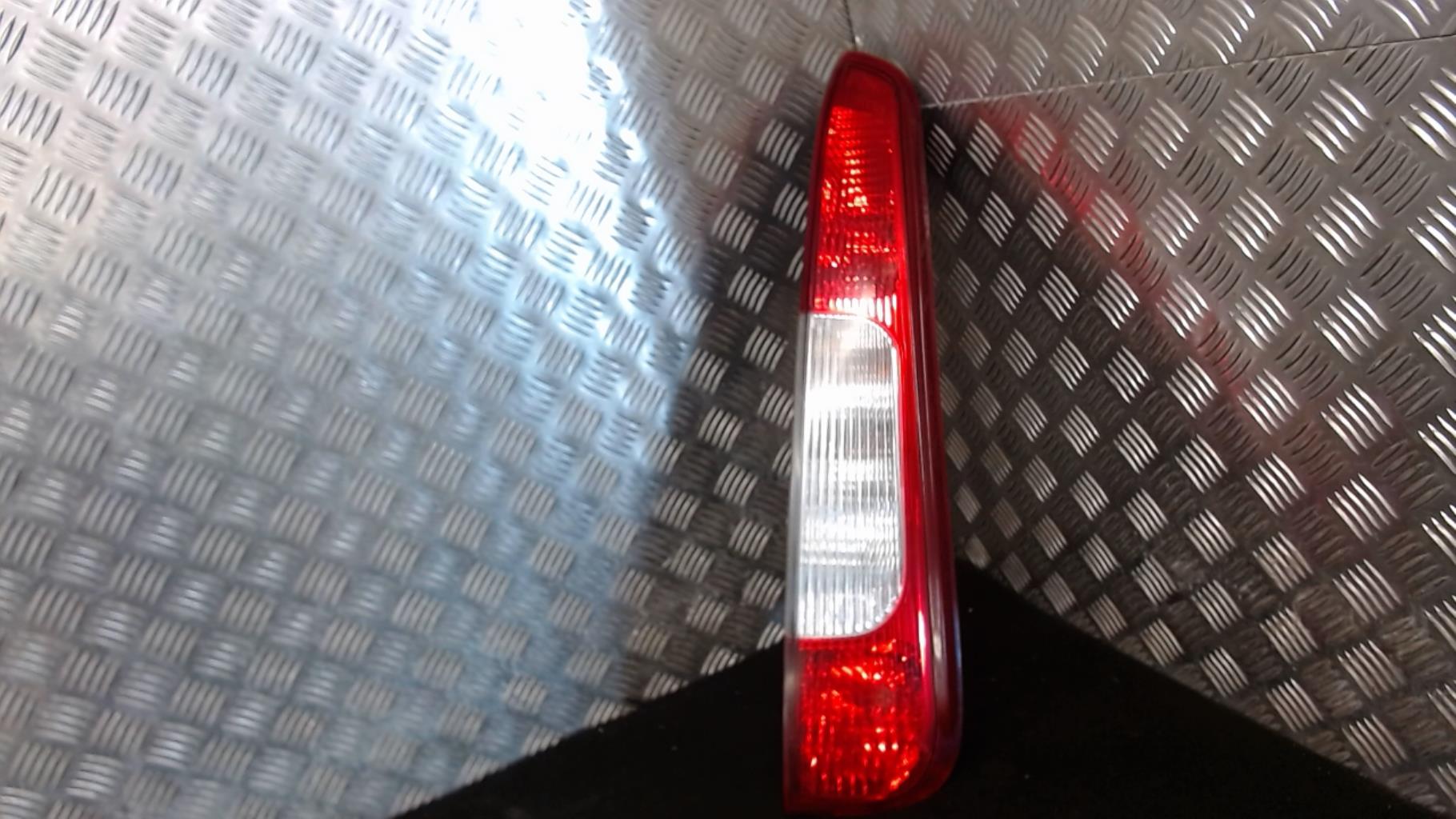 Fanale posteriore principale destro (luci)