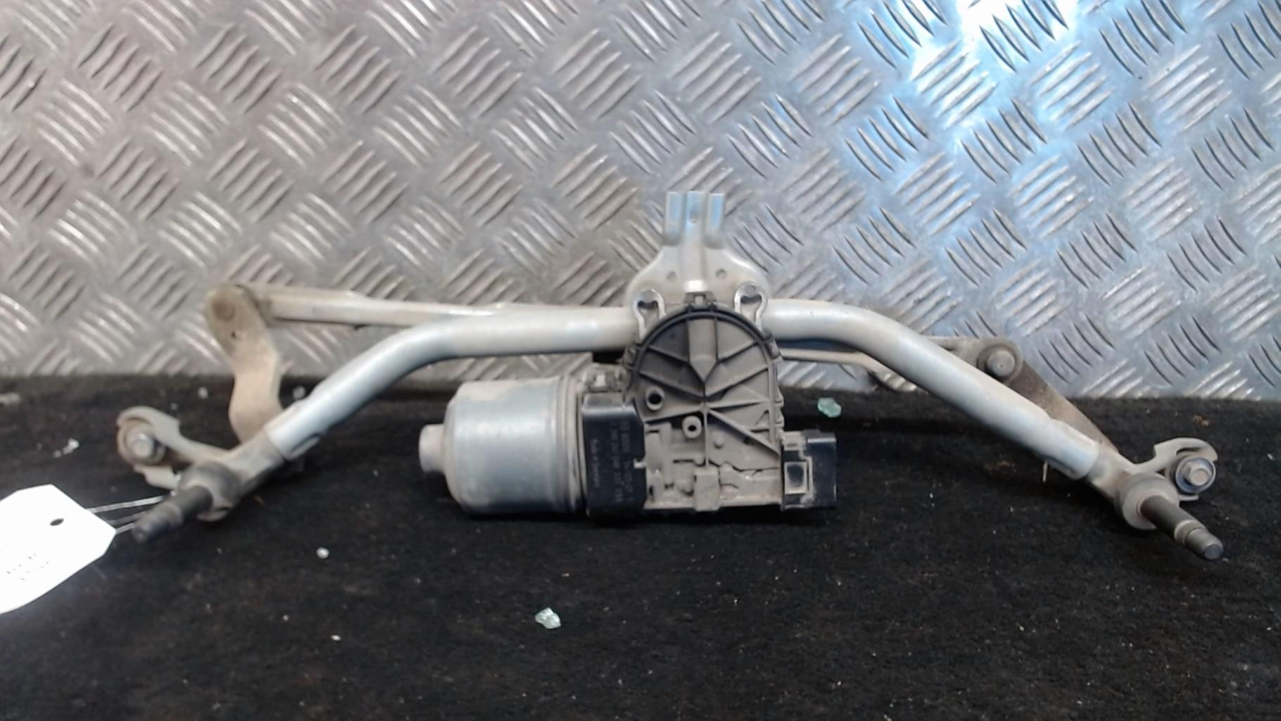 Moteur essuie glace avant