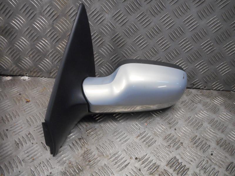 Retrovisor izquierdo