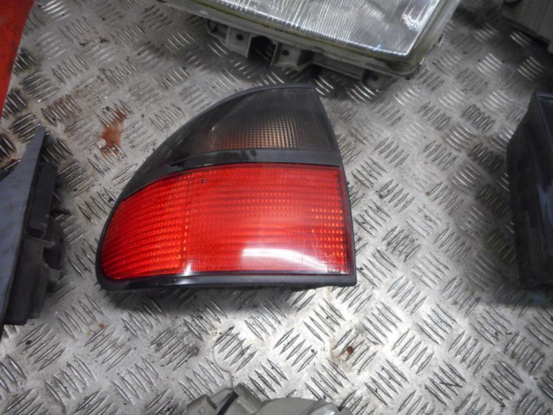 Fanale posteriore principale sinistro (luci)