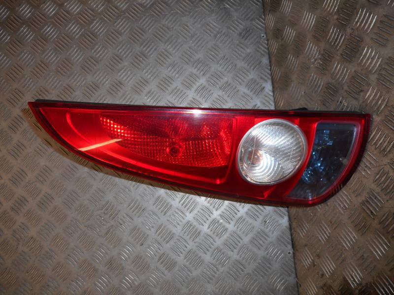 Fanale posteriore principale sinistro (luci)