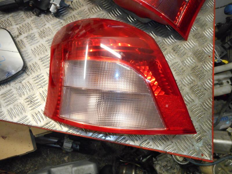 Fanale posteriore principale sinistro (luci)