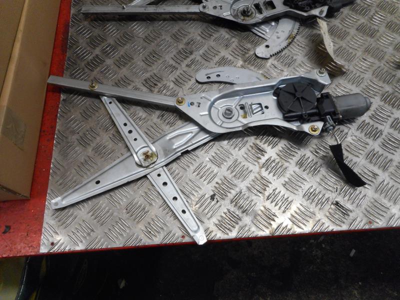 Leve vitre electrique avant droit