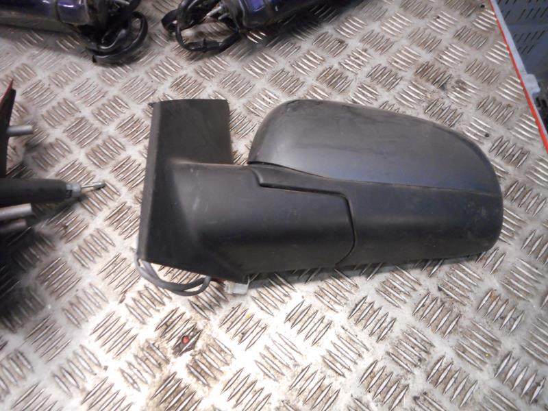 Retrovisor izquierdo