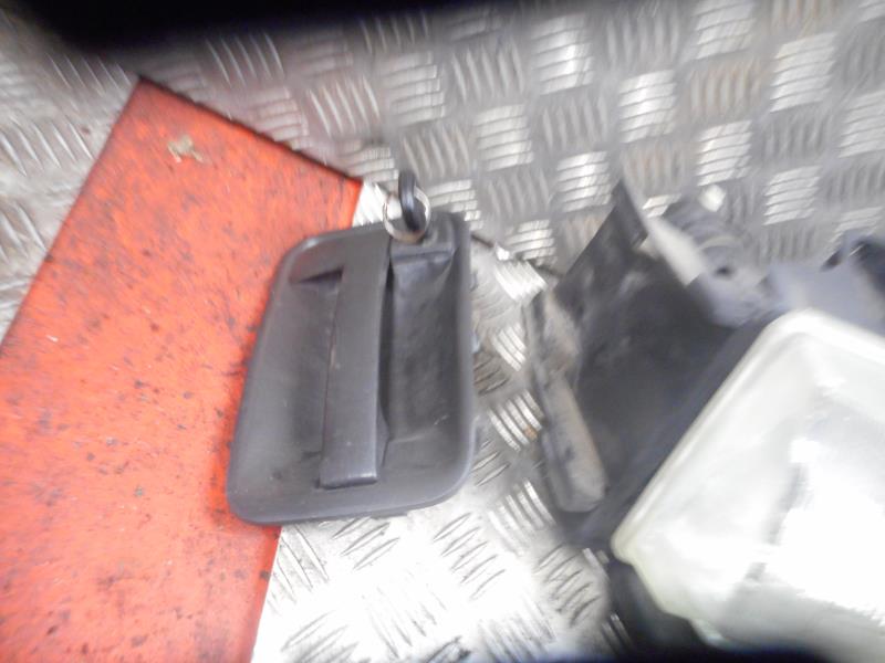 Poignee porte avant gauche