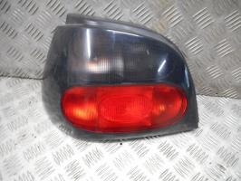 Fanale posteriore principale sinistro (luci)