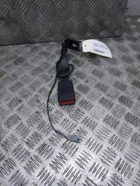 Attache ceinture arriere droit