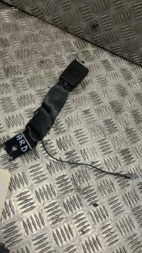 Attache ceinture arriere droit