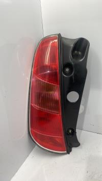Fanale posteriore principale sinistro (luci)
