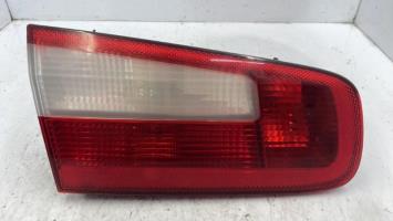 Luz trasera secundaria izquierda (luces)