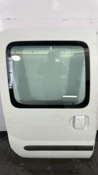 Puerta lateral derecha