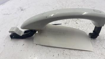 Poignee porte avant gauche