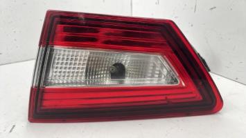 Luz trasera secundaria derecha (luces)