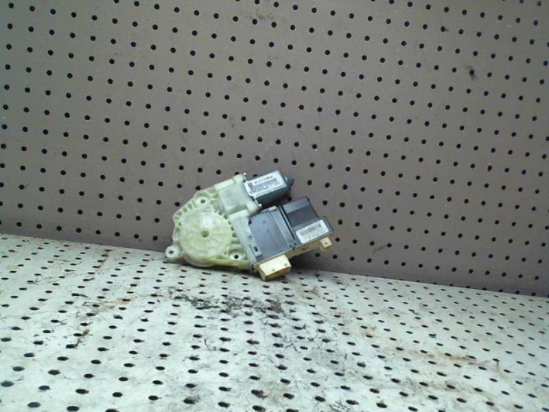 Moteur leve vitre avant droit
