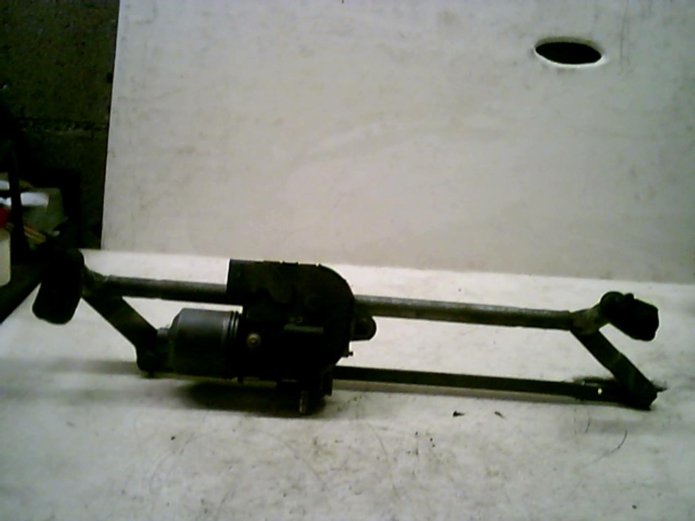 Moteur essuie glace avant