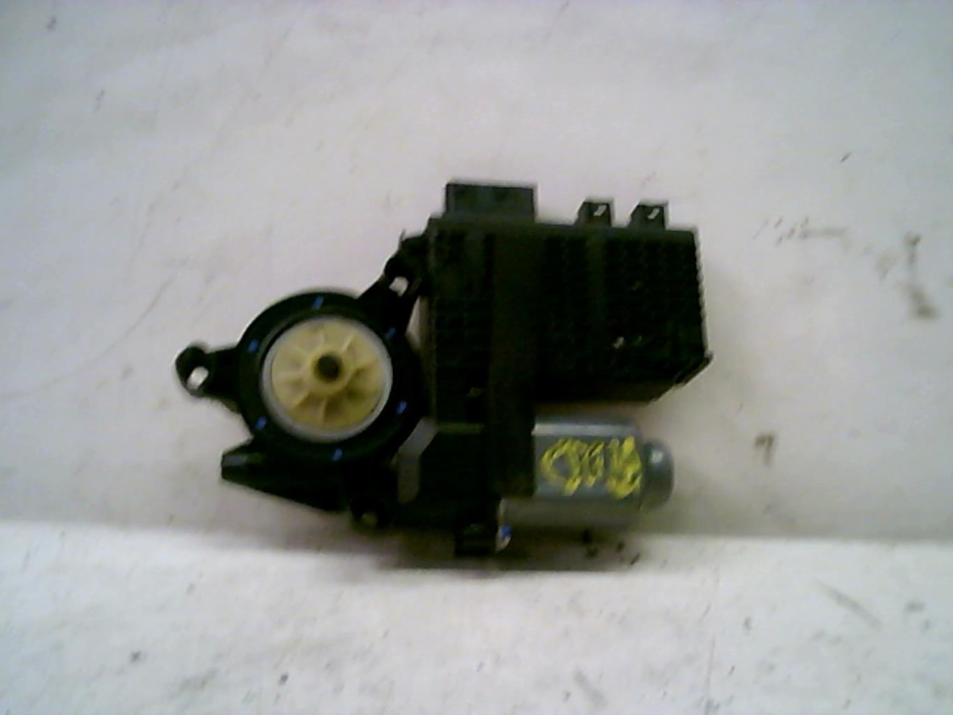 Moteur leve vitre avant droit