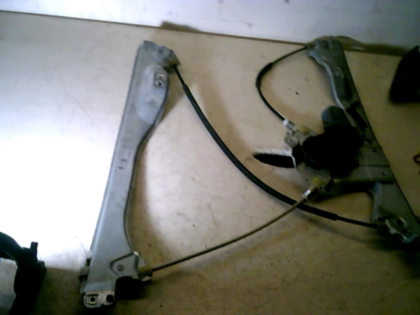 Leve vitre electrique avant droit
