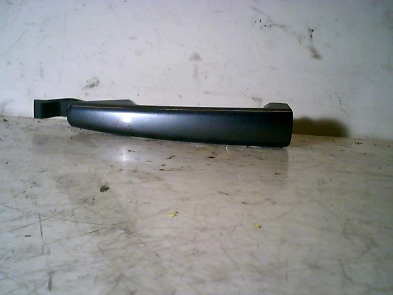 Poignee porte avant gauche