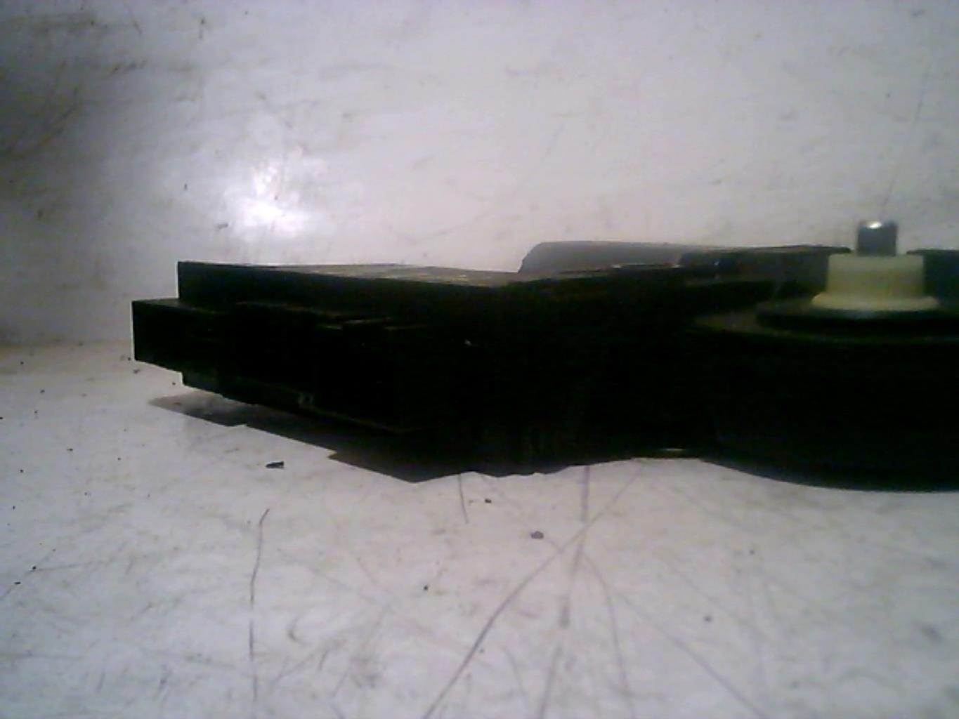 Moteur leve vitre avant droit