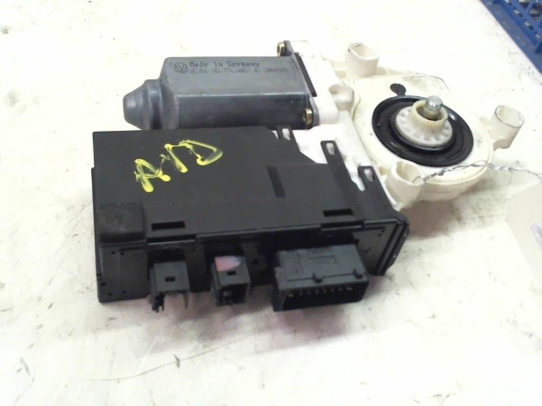 Moteur leve vitre avant droit