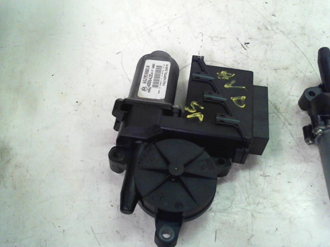 Moteur leve vitre avant droit