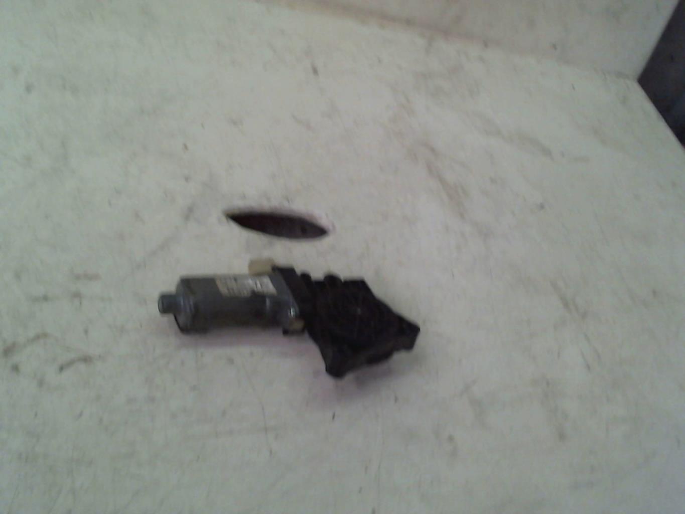 Moteur leve vitre avant gauche