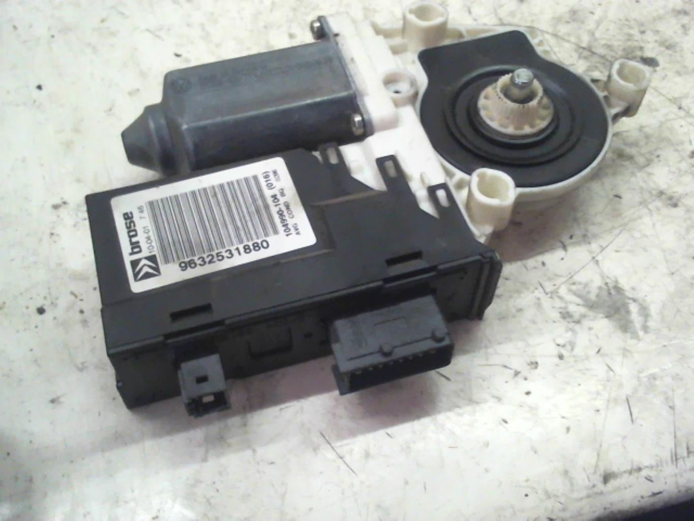 Moteur leve vitre avant droit