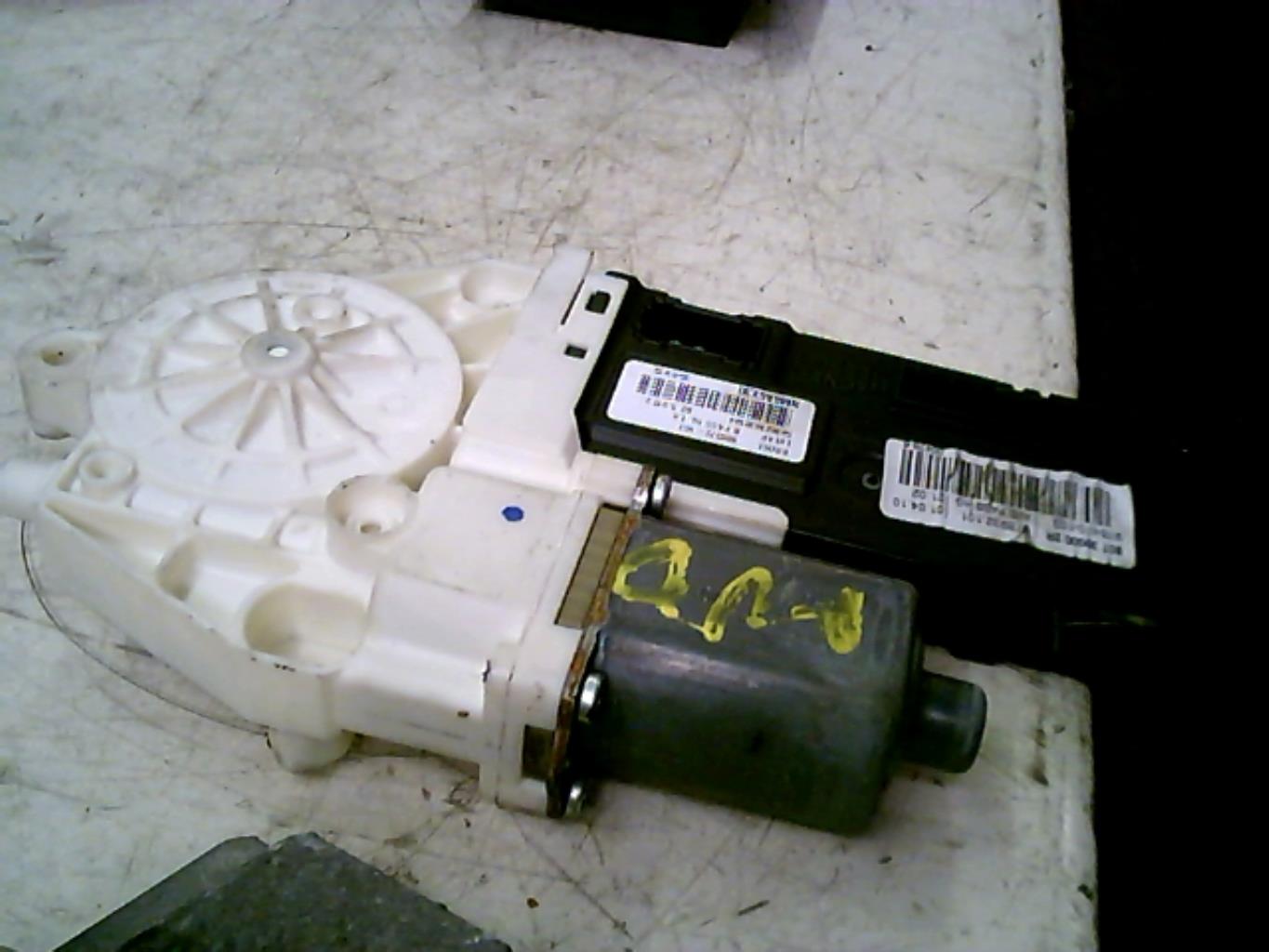 Moteur leve vitre avant droit