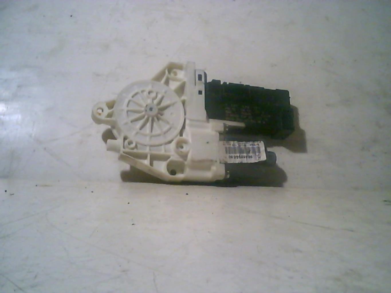 Moteur leve vitre avant droit