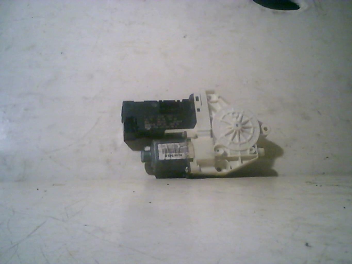 Moteur leve vitre avant gauche