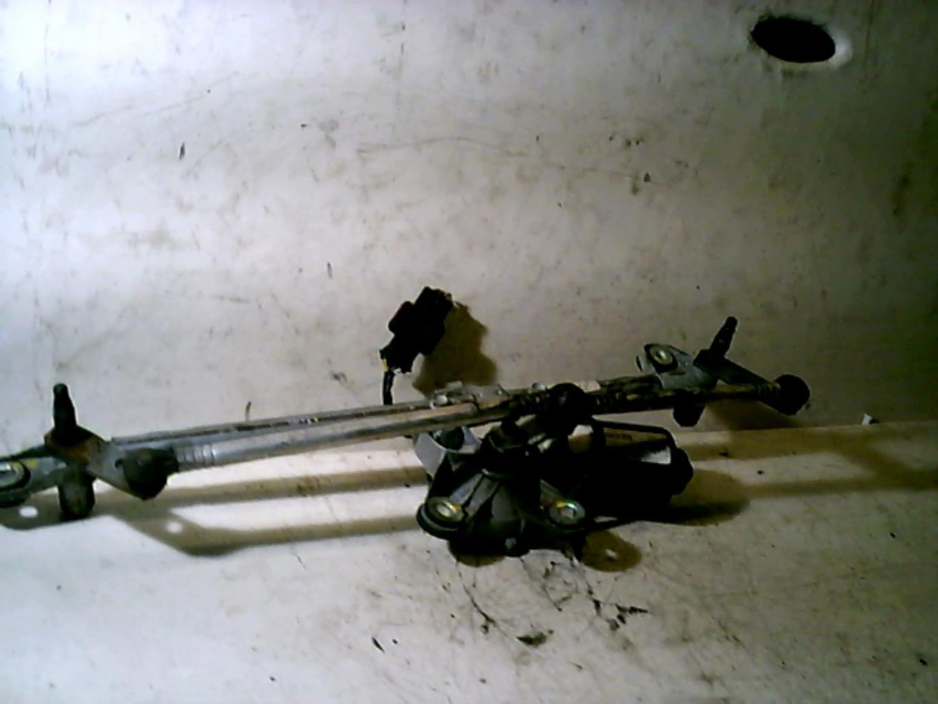 Moteur essuie glace avant