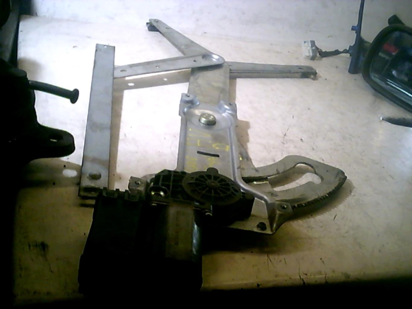 Leve vitre electrique avant droit