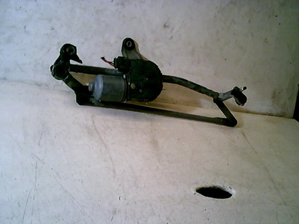 Moteur essuie glace avant