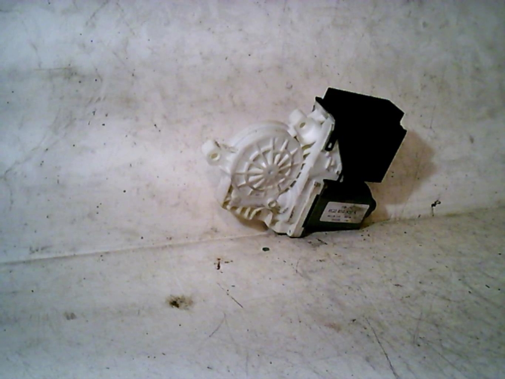 Moteur leve vitre avant gauche