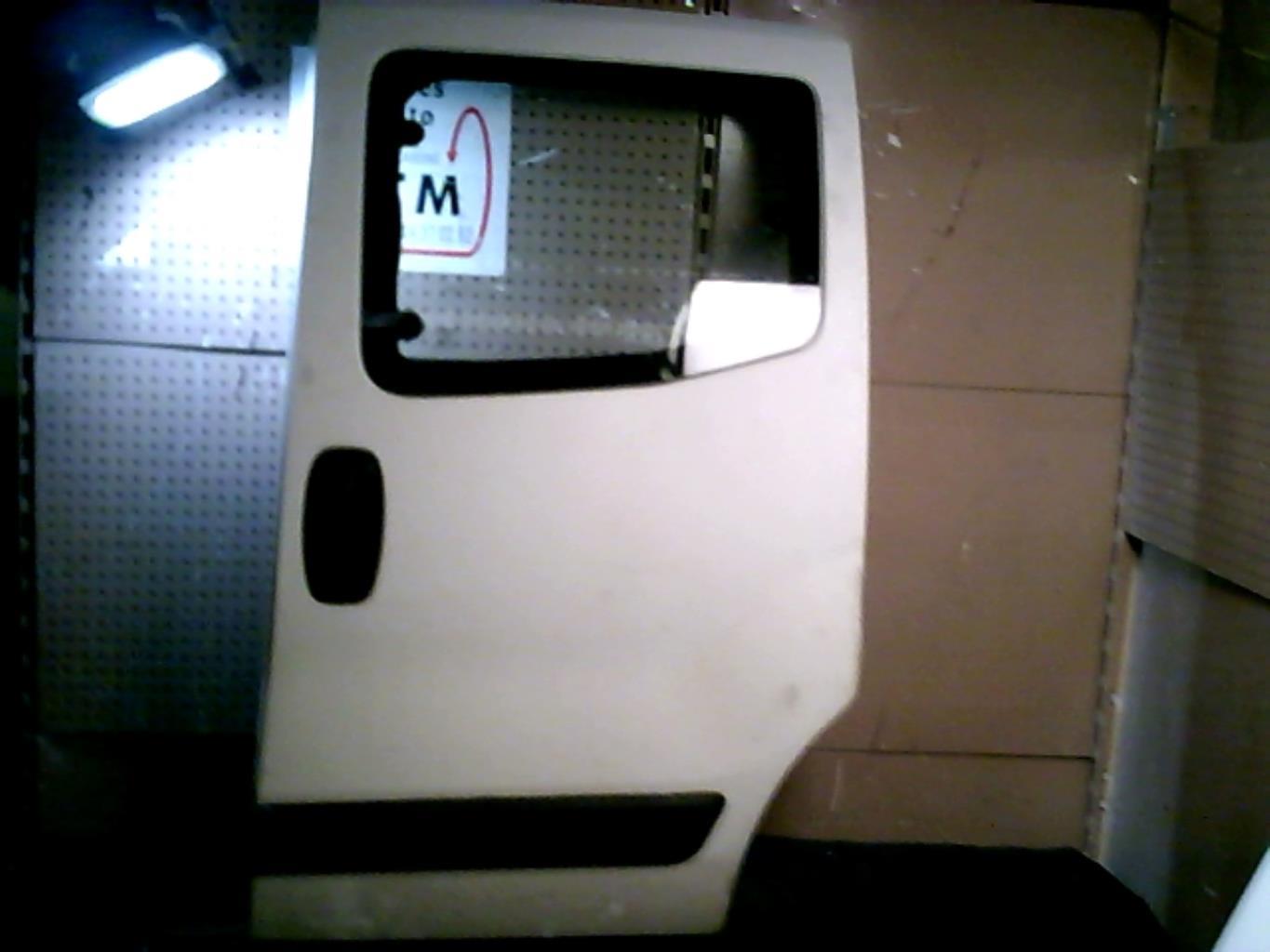 Porte laterale gauche