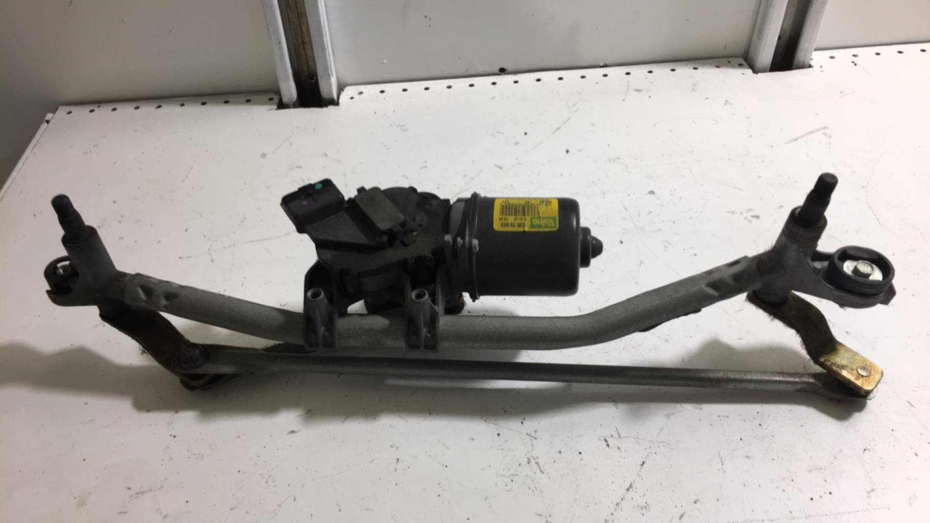Moteur essuie glace avant