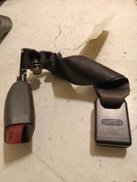 Attache ceinture arriere droit