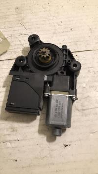Moteur leve vitre avant droit