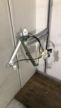 Leve vitre electrique avant droit