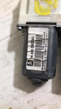 Moteur leve vitre avant droit